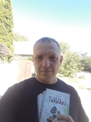 Blizniuk with his book in Ukrainian On the other side of the ashes