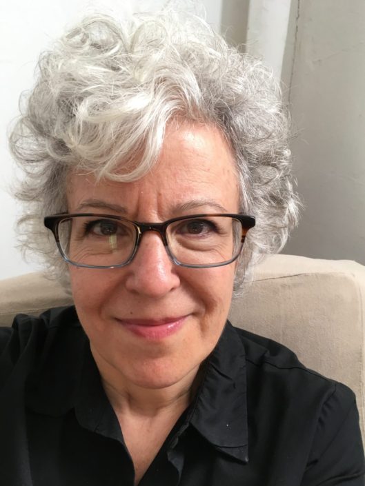 Author_Laura J Stein smiling into the camera.