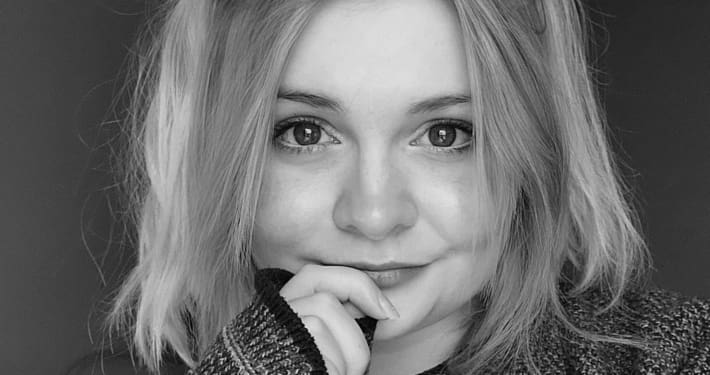 Author_headshot_Nikki_Howard