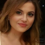 Headshot Athena Melliar