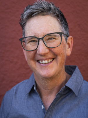 Headshot Caren McDonald